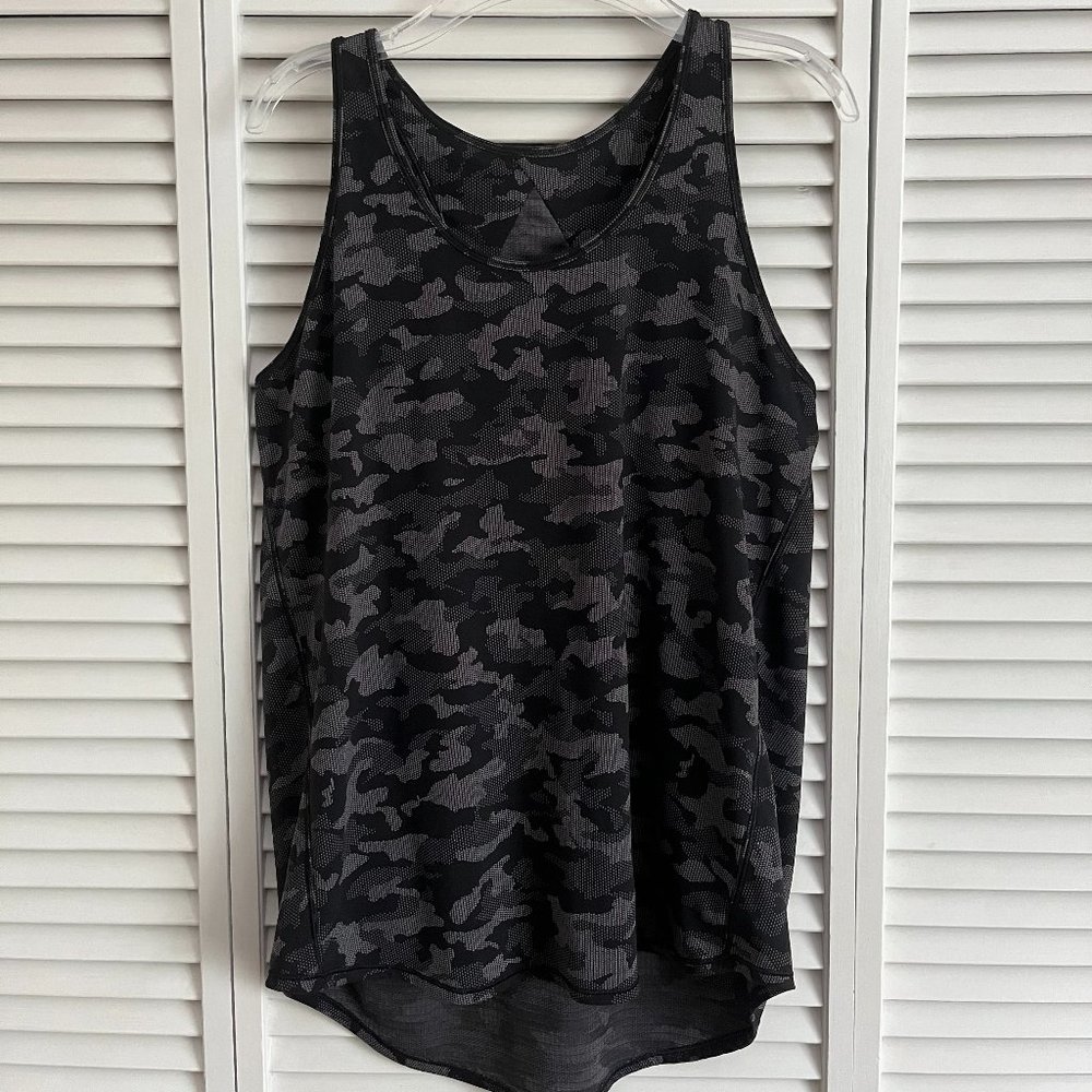 Lululemon Essential Tank *Pleated black & grey camo fits size 6 rare